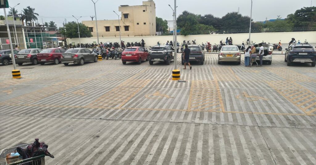 Dmart Avadi Car Parking